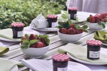 strawberry jam wedding favors