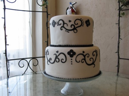 DIY Demask Wedding Cake