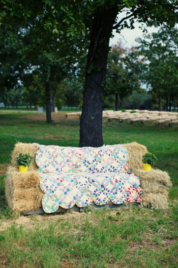 quilt on haybales