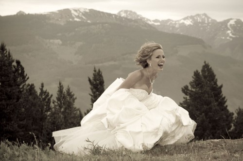 Mountain bride taking a shit