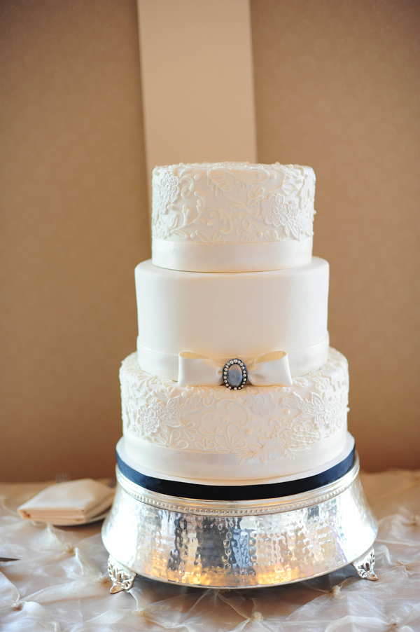 wedding dress inspired wedding cake