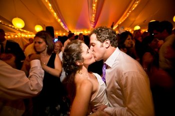 dance floor kiss-| New Hampshire Mountain Wedding