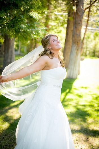 romantic bride Tahoe Wedding via http://mountainsidebride.com
