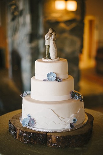 wedding cake with mountain details - 