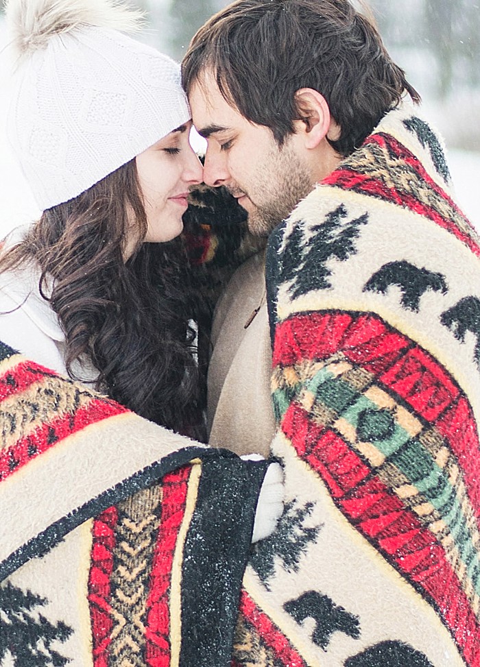 Snowy Colorado Engagement | Photography by Pearl Walker Photofraphy
