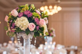 elegant pink and white centerpieces | Photography by AMW Studios | see more on MountainsideBride.com