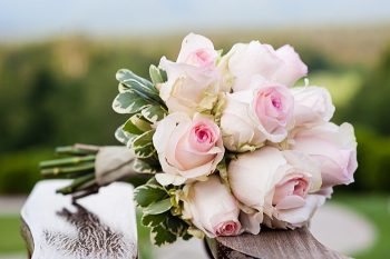 classic pink rose bouquet | Photography by AMW Studios | see more on MountainsideBride.com| Photography by AMW Studios | see more on MountainsideBride.com