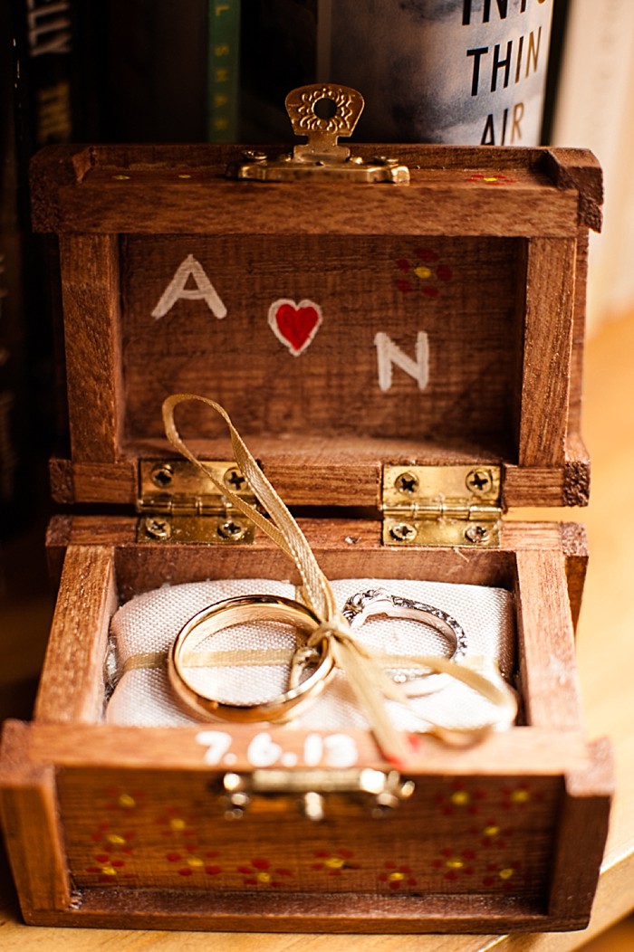 rustic ring box | Photography by AMW Studios | see more on MountainsideBride.com