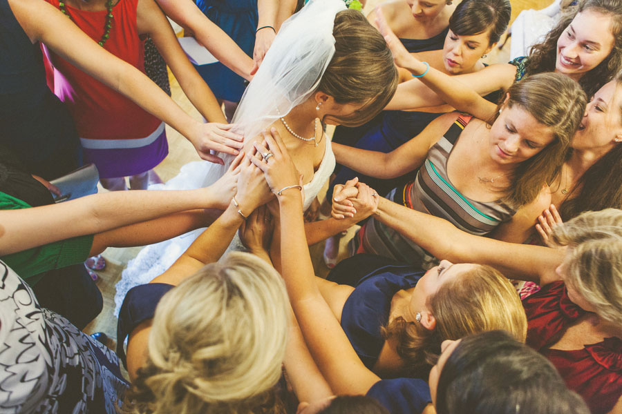 5 Ways to Handle Family Wedding Drama without Turning into a Bridezilla