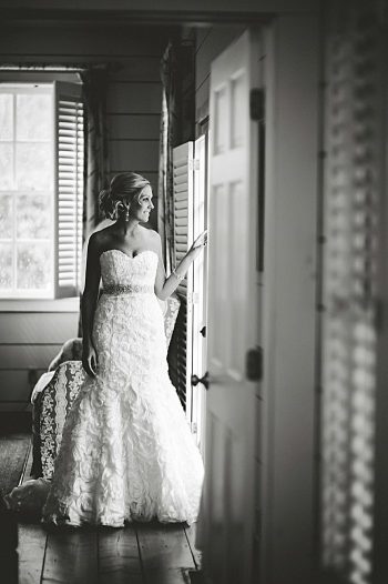 bride window | Old Edwards Inn Wedding | Crystal Stokes Photography