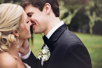 kiss | Old Edwards Inn Wedding | Crystal Stokes Photography
