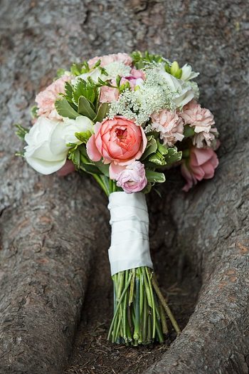 Brighton Ski Area bridal |Lovely peach and white bouquet | Whitney Hunt Photography