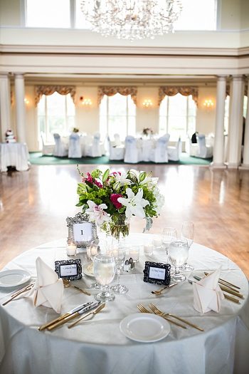 elegant reception room at the Mountain Grandview Resort | Photography by Anne Skidmore via @mtnsidebride