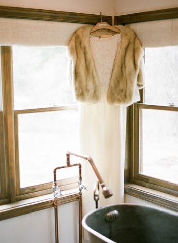 Wedding gown with fur wrap | Dunton Hot Springs Wedding |Laura Murray-0003