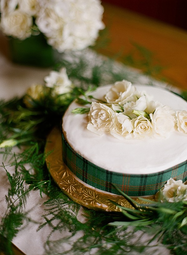 wedding cake with green plaid ribbon | Dunton Hot Springs Wedding |Laura Murray-0003