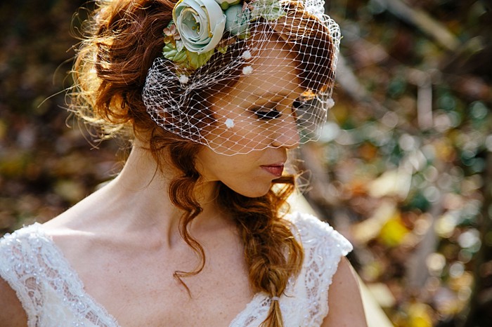 bride with birdcage veil | Photography by Fox Owl Studio