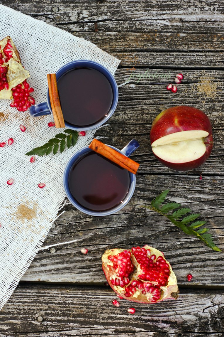 Pomegranate Mulled Cider | A Classic Fall Cocktail with a Twist