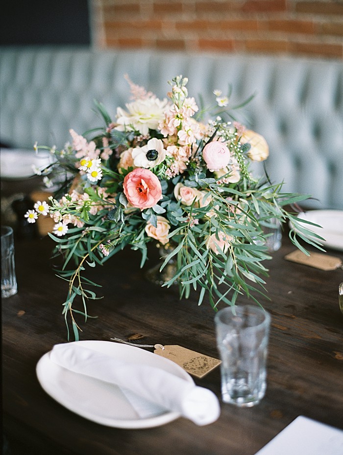 rustic table setting |  Boulder Colorado Wedding | Laura Murray
