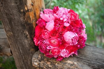 pink and red bouquet | Silverthrone Colorado wedding | Sarah Roshan Photographer