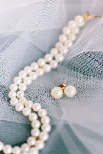 blue wedding inspiration | pearls| curated by @thebridelink