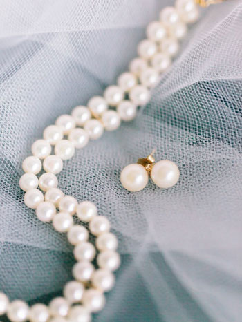 blue wedding inspiration | pearls| curated by @thebridelink