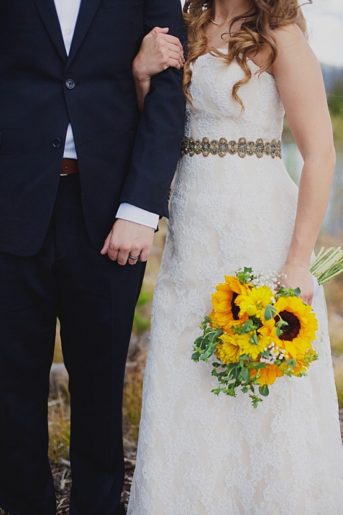 Sunflower bouquet | Fall wedding in Silverthorne Colorado | Leah McEachern Photography
