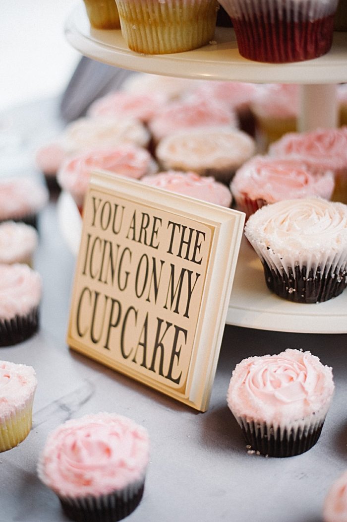 wedding cupcakes | Colorado wedding | Lisa Anne Photography