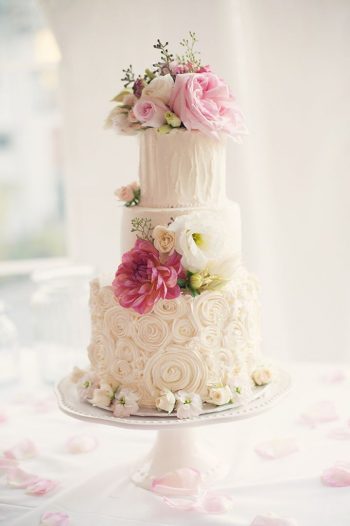 romantic pink cake | via glamour and grace
