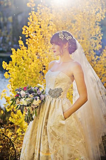 Bride In Aspens Fall Wedding Inspiration | Aspen Gold Utah Wedding Inspiration | Pepper Nix Photography | Via MountainsideBride.com