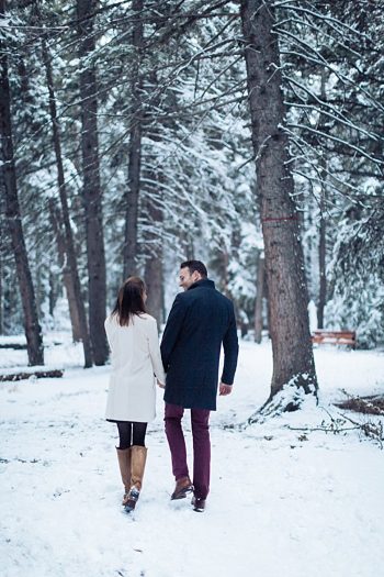 13 Calgary Winter Engagement | Nicole Sarah Photography | Via MountainsideBride Com