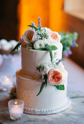 Wedding cake with peach cabbage roses | Devils Thumb Wedding | Jordan Weiland Photography | Via MountainsideBride.com