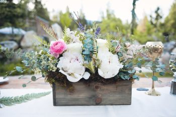4 Romantic Florals In Wooden Box Sandpoint Idaho Mountain Wedding Amy Galbraith Photography | Via MountainsideBride.com