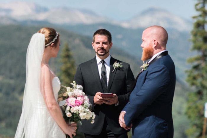 outdoor wedding ceremony | Copper Mountain Wedding Colorado Danielle DeFiore Photography | Via Mountainsidebride.com