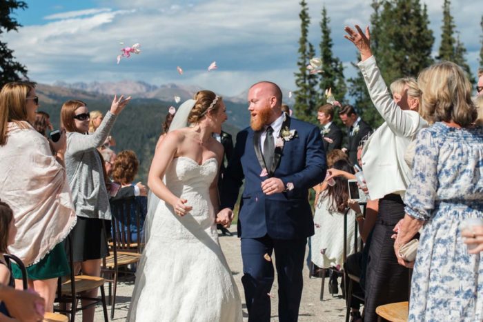 outdoor wedding ceremony | Copper Mountain Wedding Colorado Danielle DeFiore Photography | Via Mountainsidebride.com