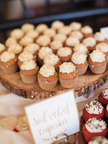 rustic cupcake | Copper Mountain Wedding Colorado Danielle DeFiore Photography | Via Mountainsidebride.com