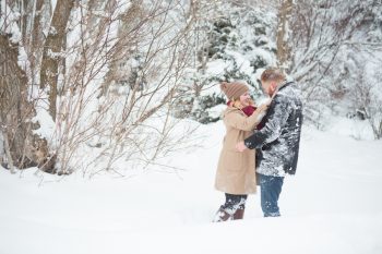 5 Snowy Engagement Session In Utah Faces Photography | Via MountainsideBride.com