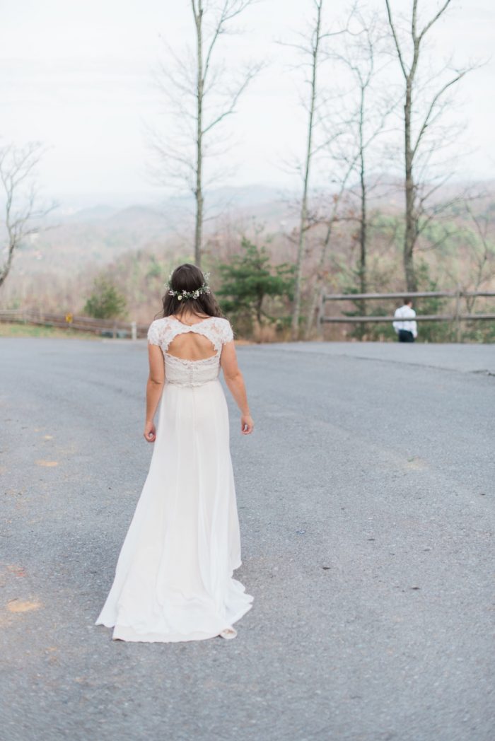 First Look | Smoky Mountain Elopement Madeline Harper Photo | Via MountainsideBride