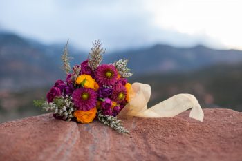 15 Garden Of The Gods Colorado Picnic Bergreen Photography | Via MountainsideBride.com
