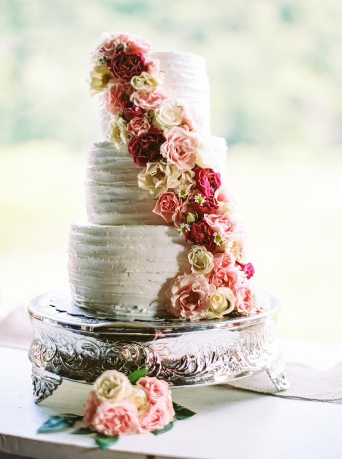 Wedding Cake With Roses | Pure Water Farm Wedding Tennessee | JoPhoto | Via MountainsideBride.com