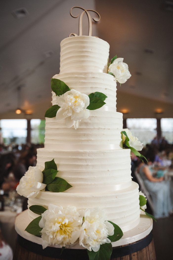 white buttercream wedding cake | Knoxville Wedding Hunter Valley Farm | JoPhoto | Via MountainsideBride.com