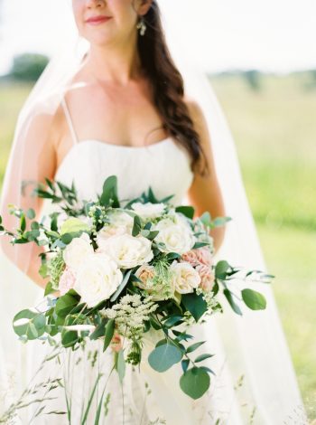White Rustic Elegant wedding bouquet | Pleasant Hill Vineyards |JoPhotos | Via MountainsideBride.com
