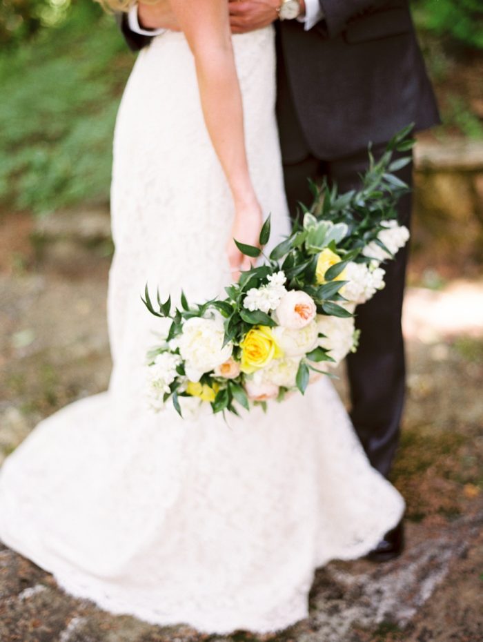 24 Yellow And White Bouquet Daras Garden Tennessee Wedding Jophoto Via Mountainsidebride Com