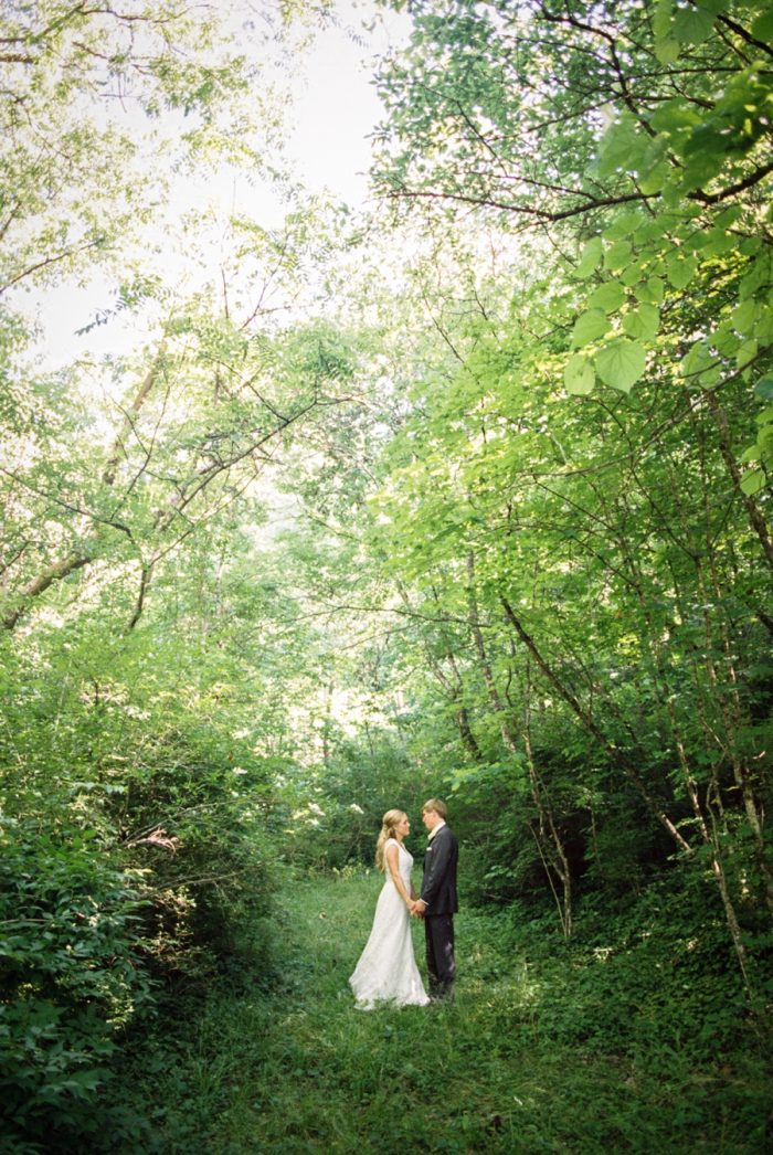 30 Kiss In The Woods Daras Garden Tennessee Wedding Jophoto Via Mountainsidebride Com