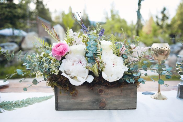 4 Romantic Florals In Wooden Box Sandpoint Idaho Mountain Wedding Amy Galbraith Photography Via Mountainsidebride Com
