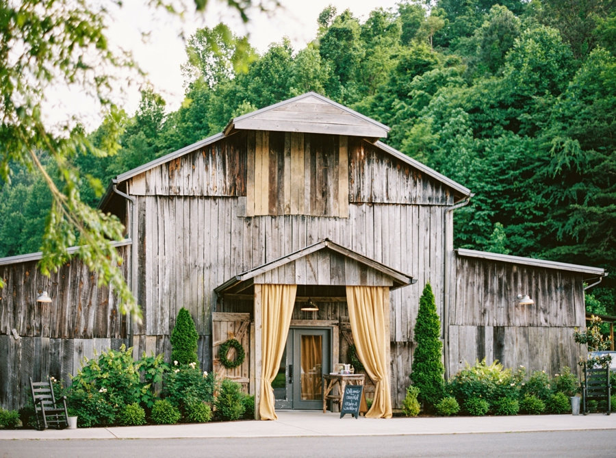 Barn Wedding at Chestnut Springs Tennessee