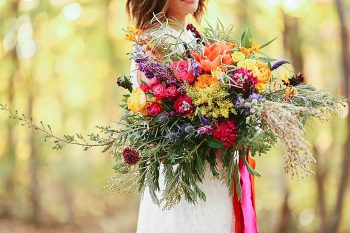 21 Colorful Bouquet | Blue Ridge Mountain Fol Inspration | Jordan Brannock Photography | Via MountainsideBride.com