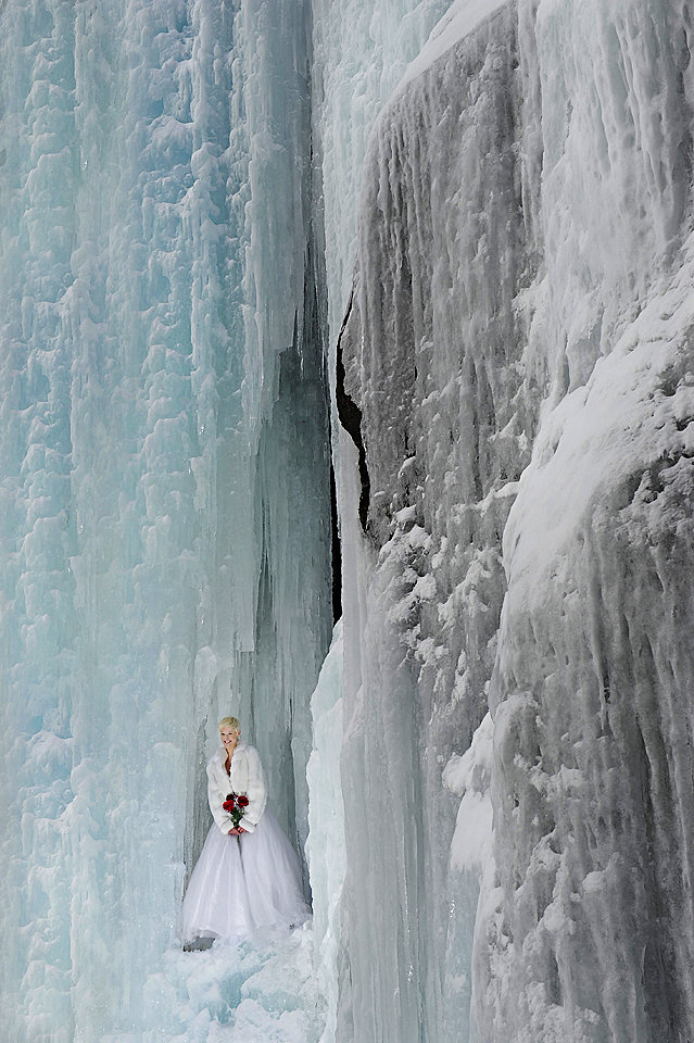 Ice Queen Jay Philbreck Cliff Side Wedding Photography Via MountainsideBride.com 
