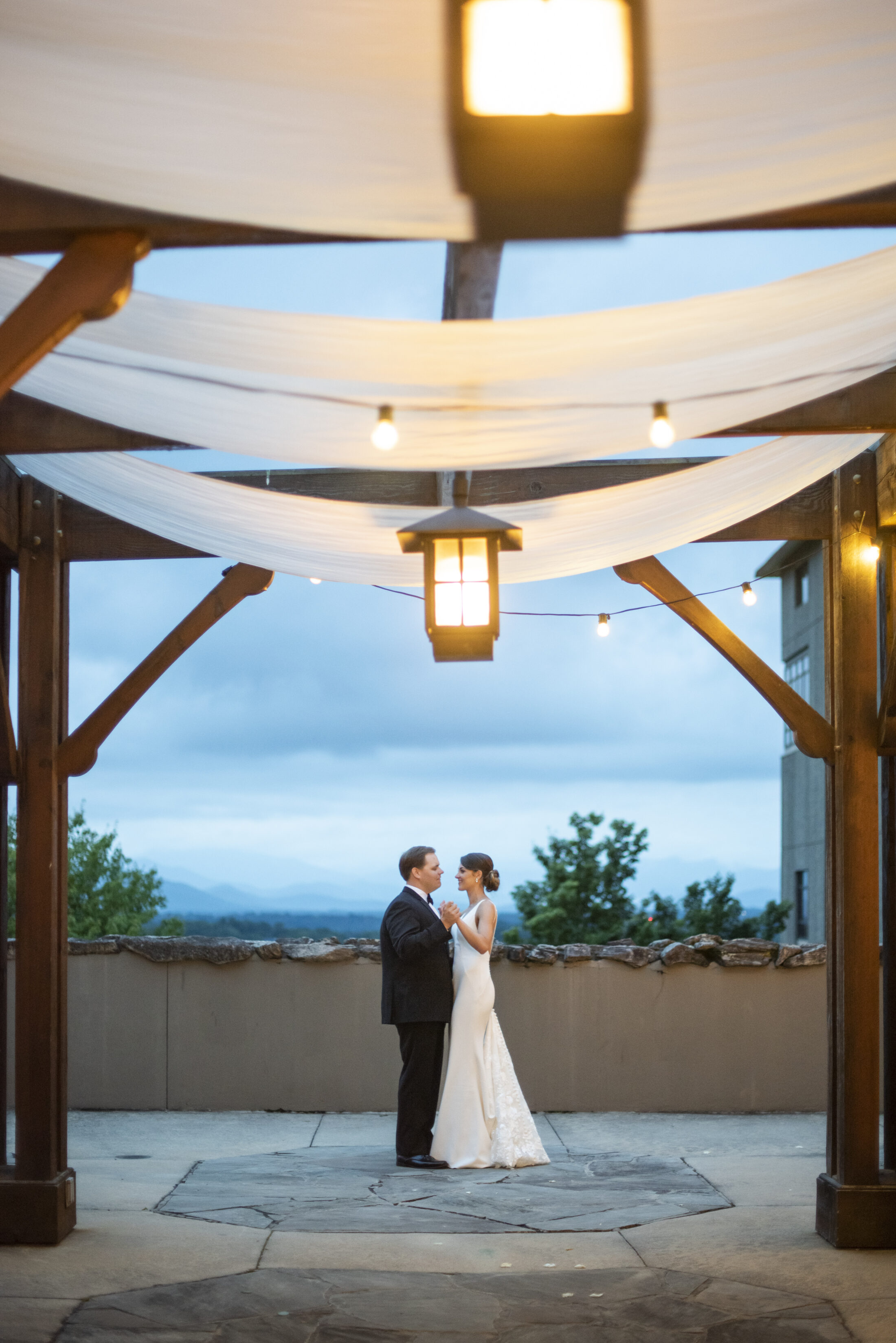 Love in the Clouds: Kaitlyn and Zach's Omni Grove Park Inn Wedding | Mountainside Bride 