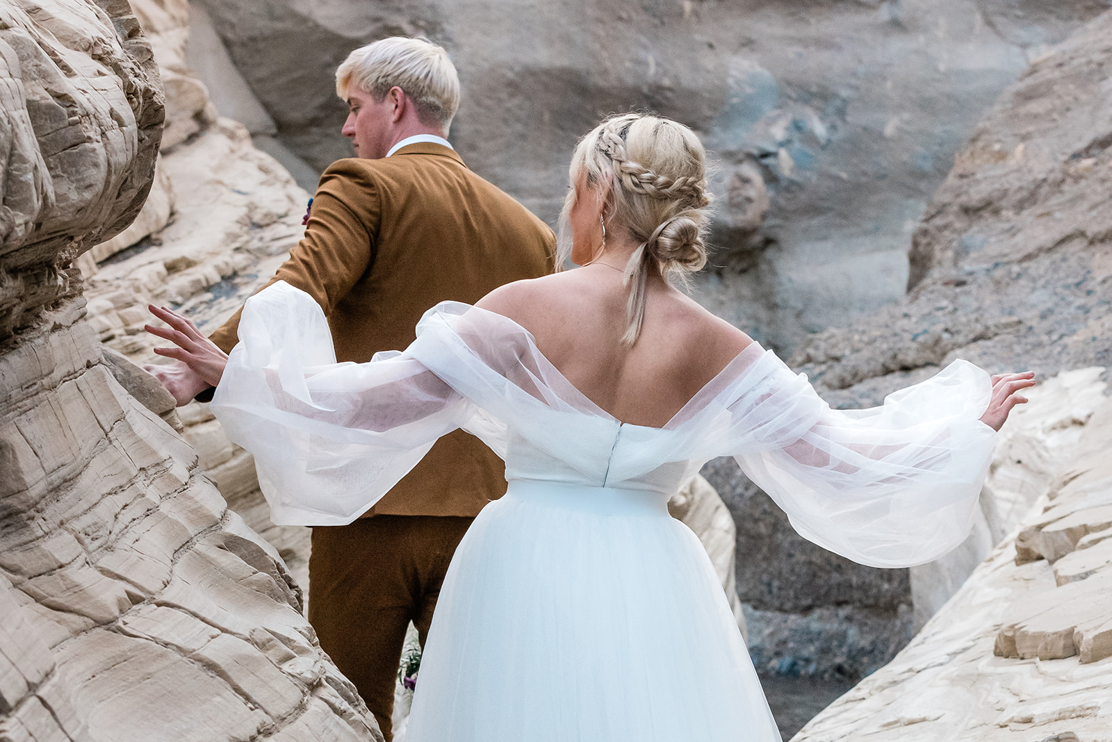 Elopement Inspiration of a Winter Wonderland in Death Valley | Mountainside Bride