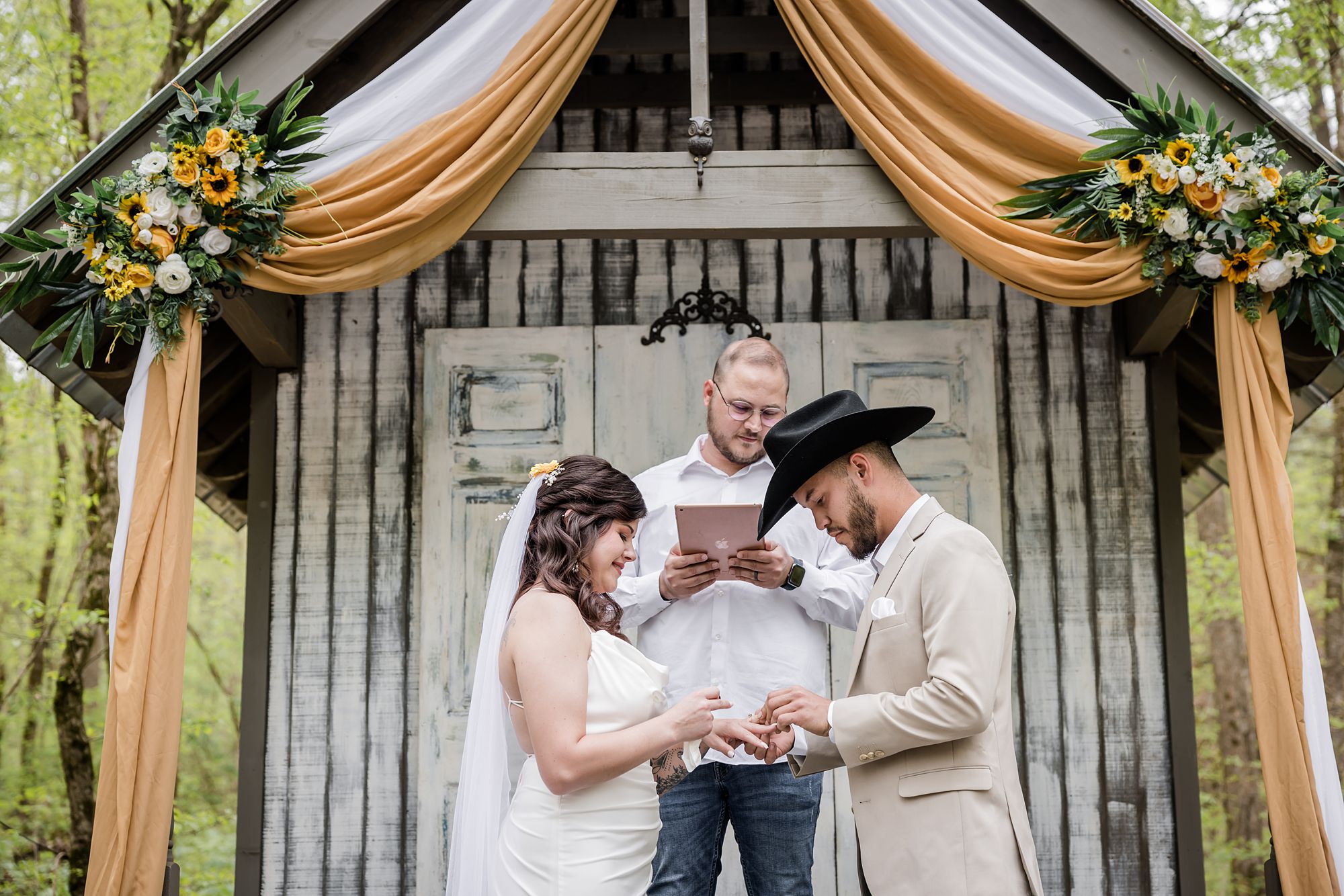 Spring Smoky Mountain Micro Wedding | Mountainside Bride
